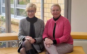 Das Foto zeigt die Gesch&auml;ftsf&uuml;hrerinnen der B&uuml;rgschaftsbank Brandenburg Frau Walter sowie Frau Baron und dient als Titelbild f&uuml;r den Beitrag zu den Veranstaltungshighlights 2025 der B&uuml;rgschaftsbank Brandenburg