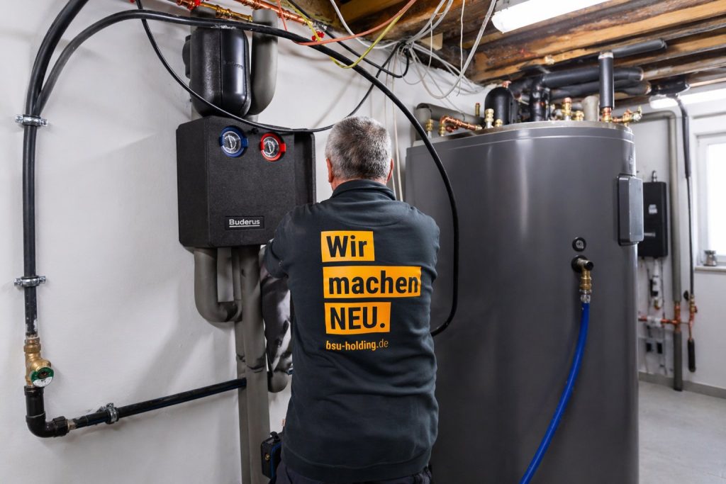 Unternehmensnachfolge im Handwerk: Mitarbeitender der BSU Holding GmbH bei Modernisierungsarbeiten mit Unterstützung der Bürgschaftsbank Brandenburg