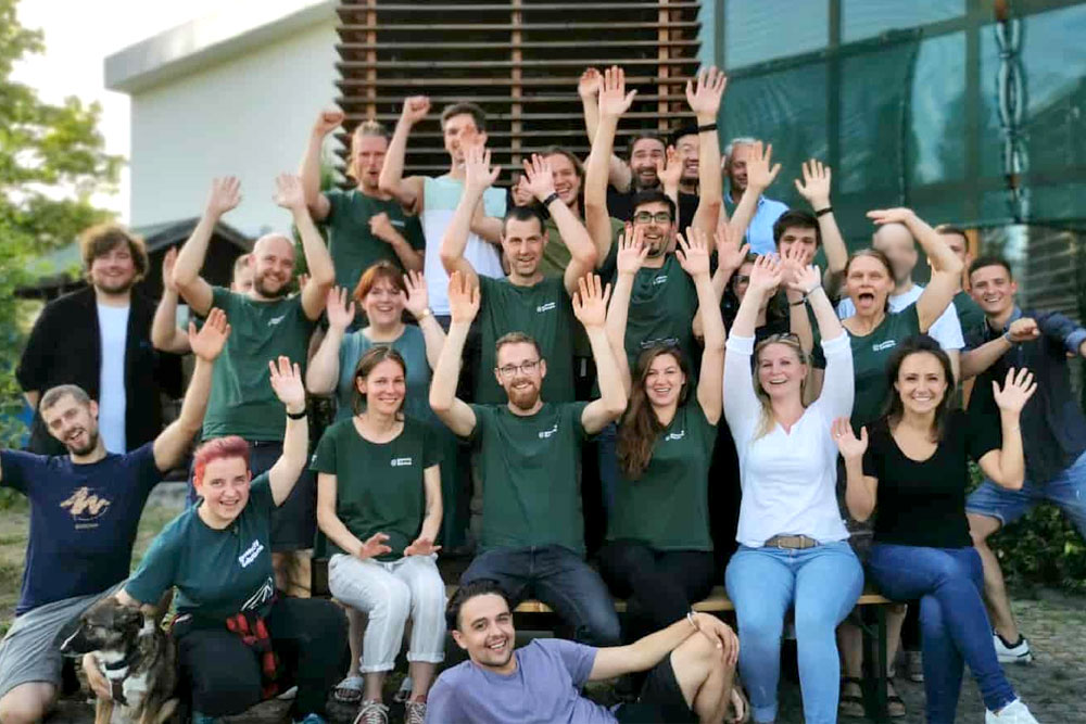 Team von Green City Solutions nach internationaler Auszeichnung für innovative Moos-Technologie zur Luftreinigung und urbanen Kühlung