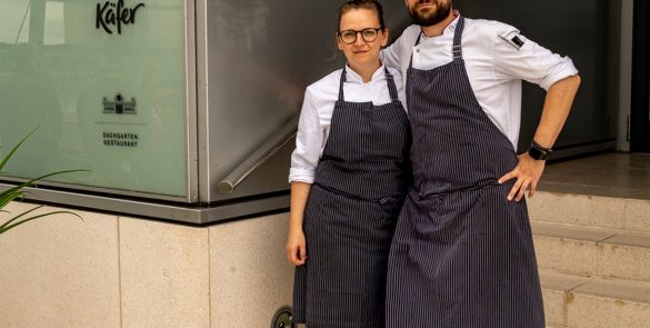 Lisa Fenske-Freese und Christoph Fenske vor ihrem Restaurant Herr Fenske in Neuruppin nach erfolgreicher Existenzgr&uuml;ndung mit Unterst&uuml;tzung der B&uuml;rgschaftsbank Brandenburg